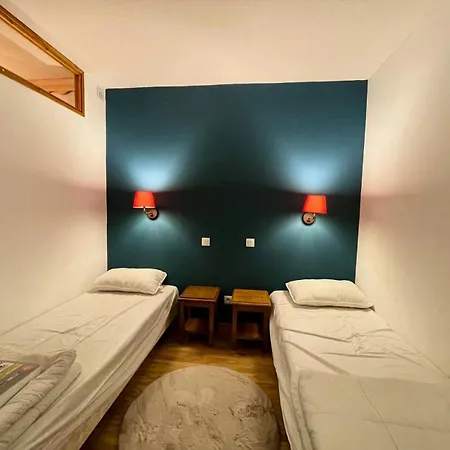 Apartment Les Eglantines - 2 Pieces 6 Personnes Place 1800 Mae-2811
